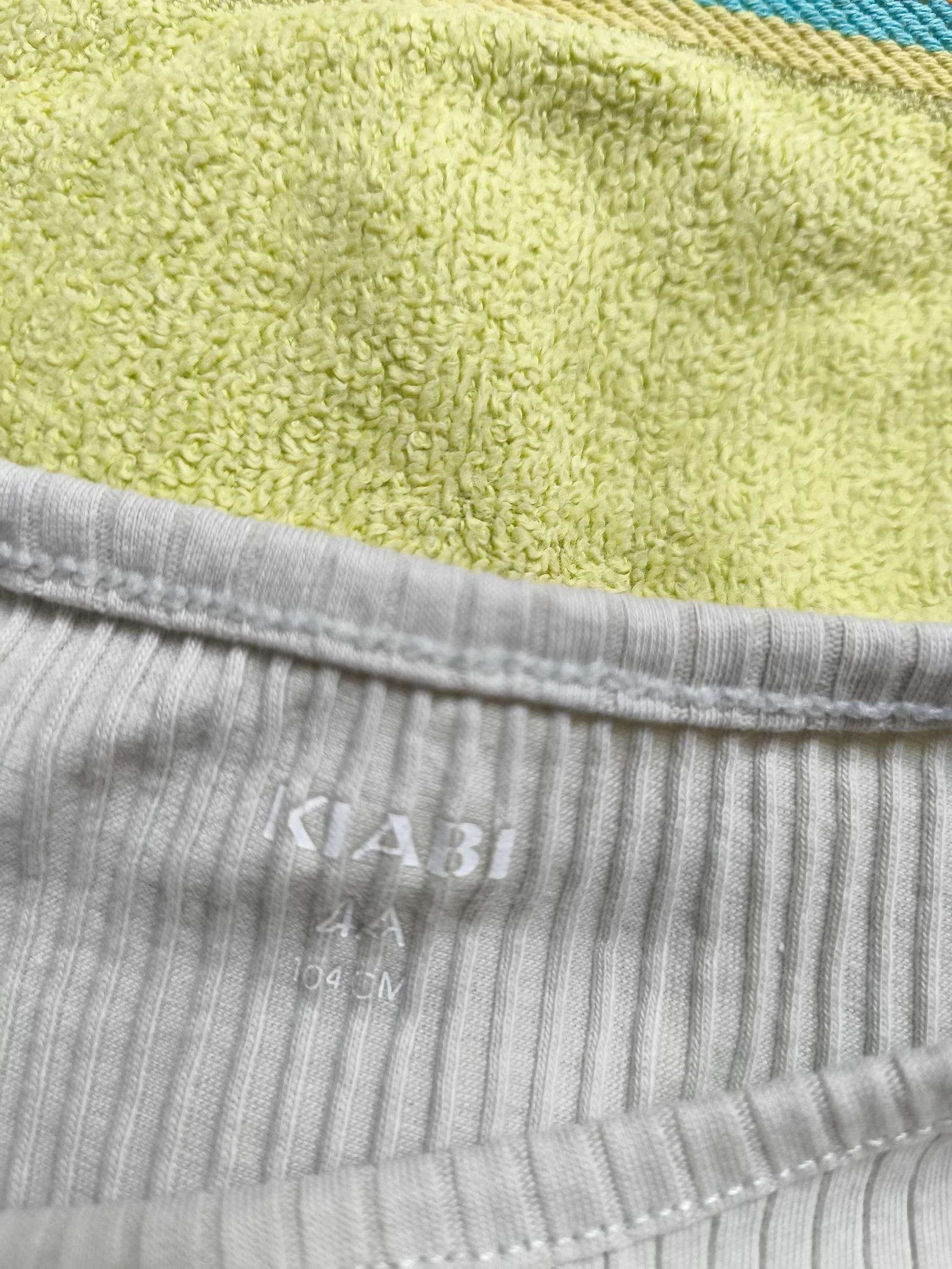 Conjunto acanalado claro para niña (4 años) – photo 4